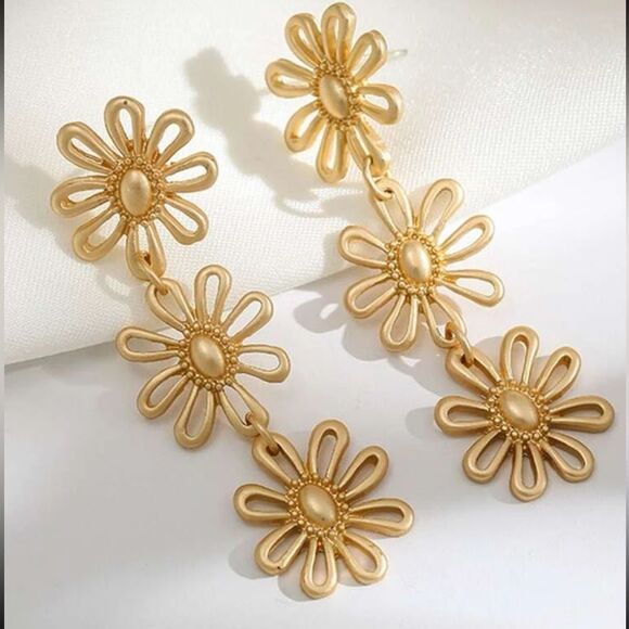 7/$35 FLOWER GOLD DANGLES - Picture 2 of 5